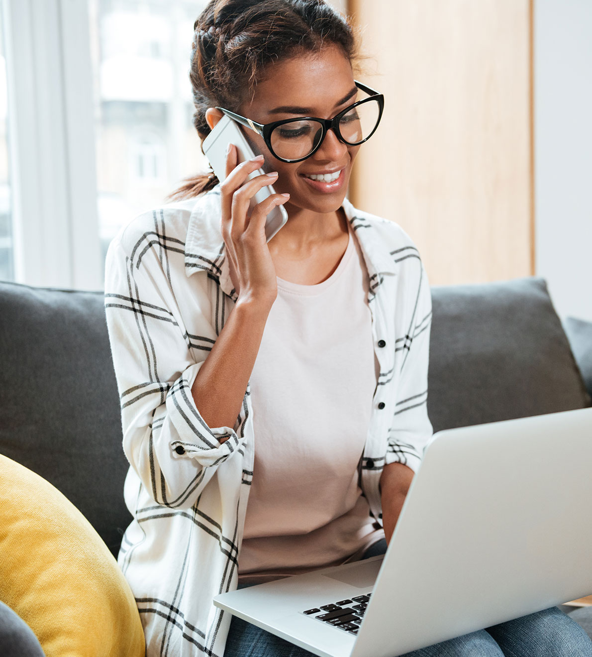 Woman on computer speaking on phone blog-2